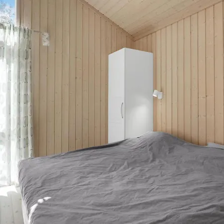 Aakirkeby With A Fireplace 01 Semesterbostad