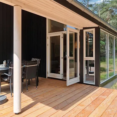 Aakirkeby With A Fireplace 01 Semesterbostad *